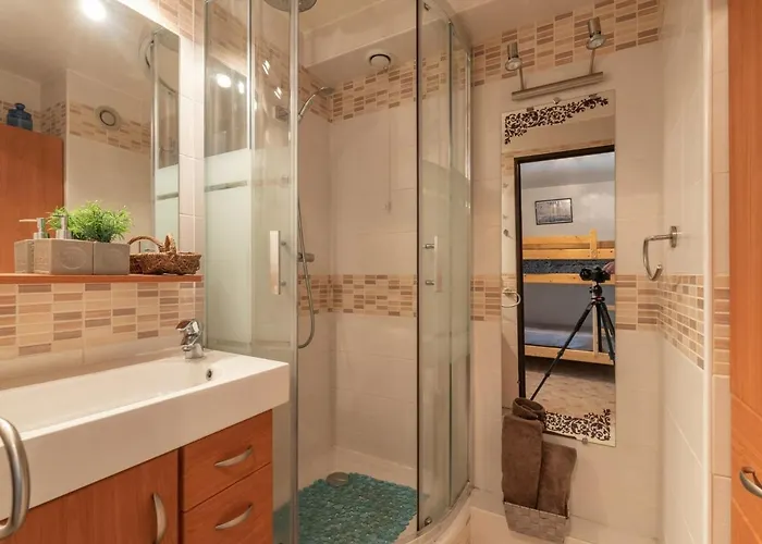 4 Pers A Saint-lary Village, Proche Commerces Et Telepherique - Fr-1-296-307 アパート *